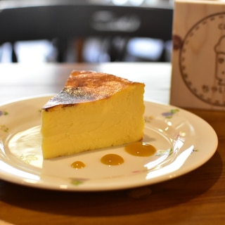 混ぜて焼くだけ！お店のチーズケーキ